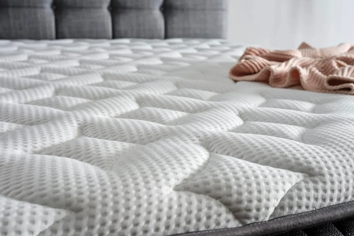 Memory Foam vs Yaylı Sistem: Hangisi Size Daha Uygun?